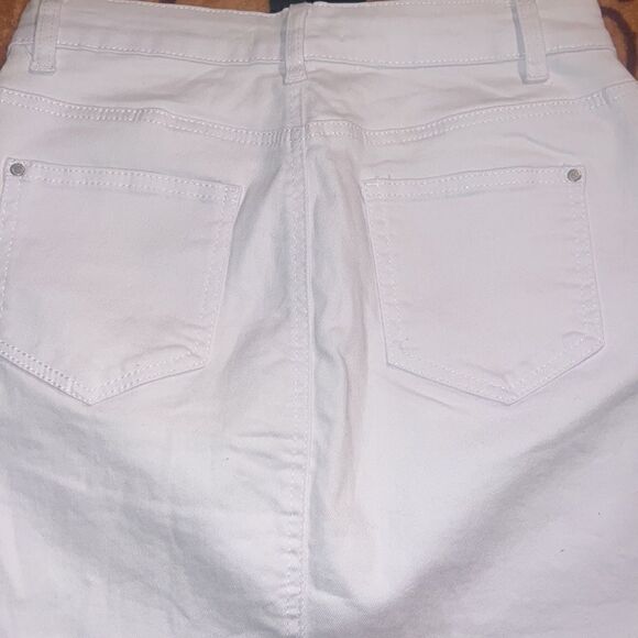 Utnisan white skirt - Picture 2 of 2
